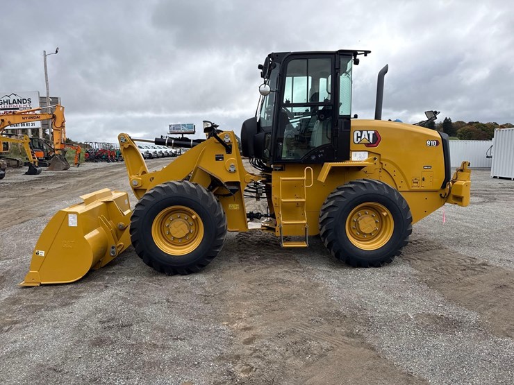 2023-caterpillar-910-image-7