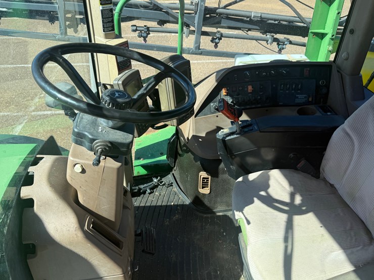 john-deere-4710-image-44