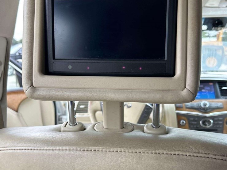 2012-infiniti-qx56-image-24