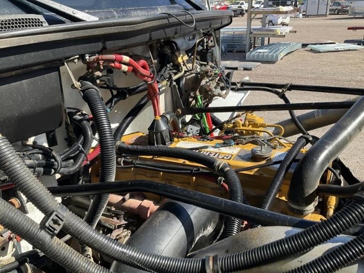 2003-freightliner-fl80-image-17