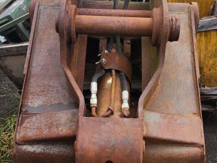 wain-roy-clam-shell-30"-bucket-image-6