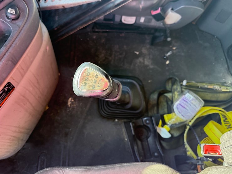 2015-freightliner-cascadia-113-image-40