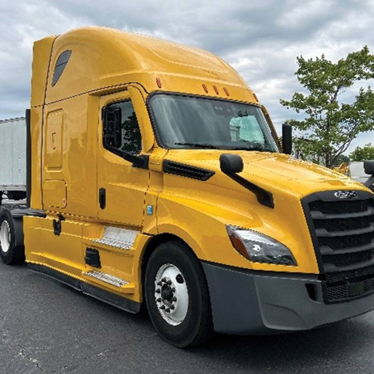 FREIGHTLINER CASCADIA 126