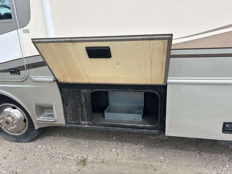 1999-southwind-fleetwood-34n-34ft-class-a-motorhome-image-21