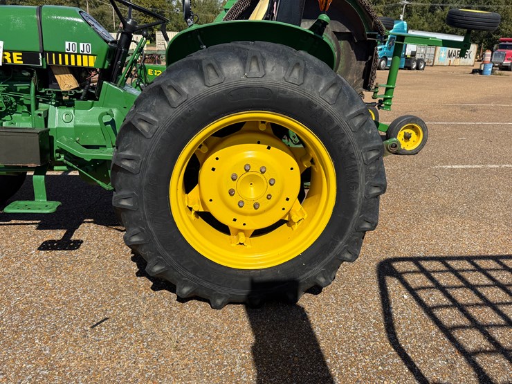 john-deere-2155-image-19