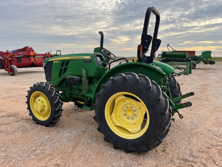 2015-john-deere-5055e-image-9