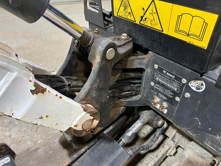 2022-bobcat-e10-image-12
