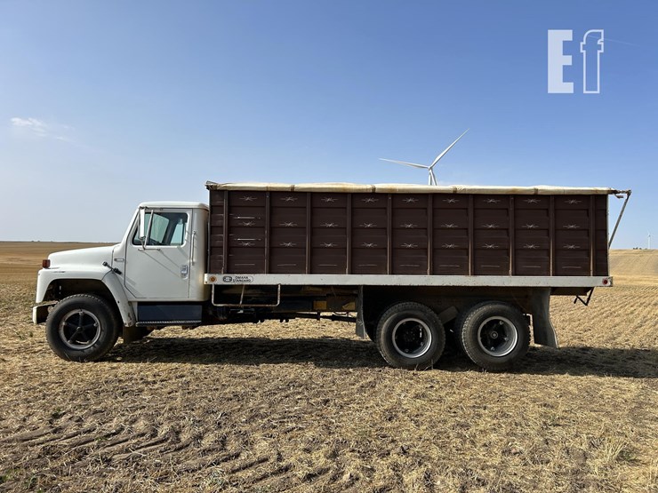 1982-international-s1700-image-8