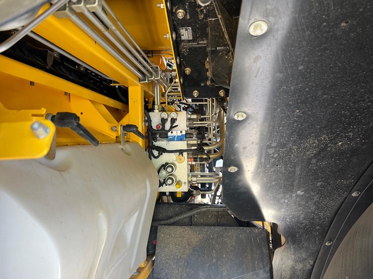 2023-new-holland-cr10.90-image-21