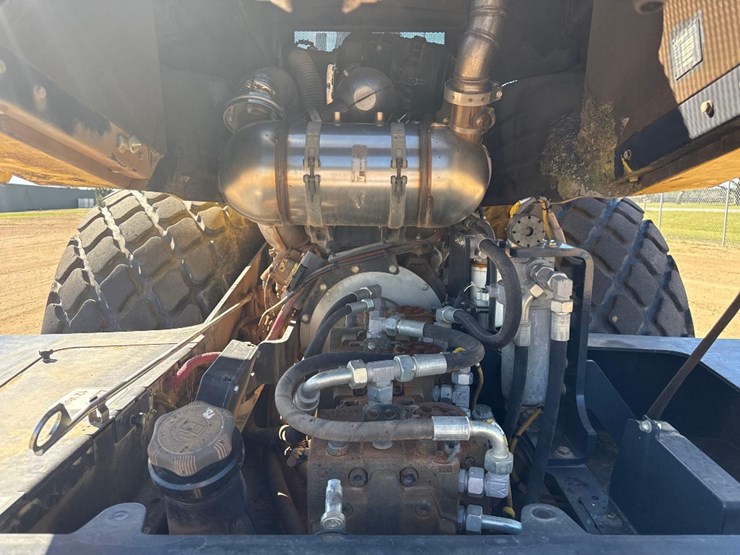 2017-bomag-bw211-image-12