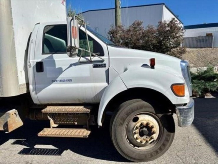 2013-ford-f750-xl-image-16