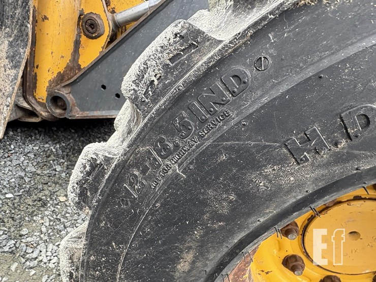 2015-deere-326e-image-21