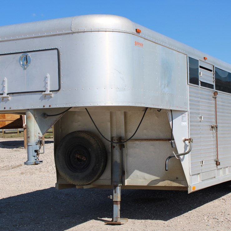 #2090 • #2090- 1988 Sooner Aluminum Stock trailer