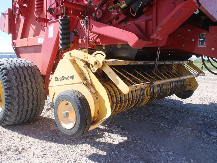 new-holland-br780-image-29