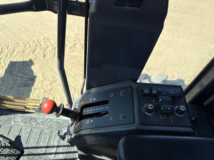 2014-deere-672g-image-27