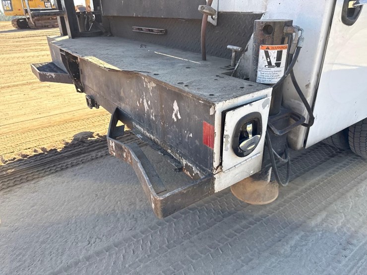 2017-ford-f550-xl-image-12