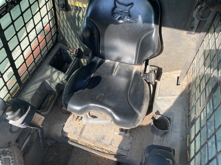 2011-bobcat-s650-image-27