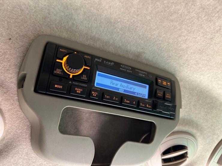 2020-john-deere-3046r-image-36