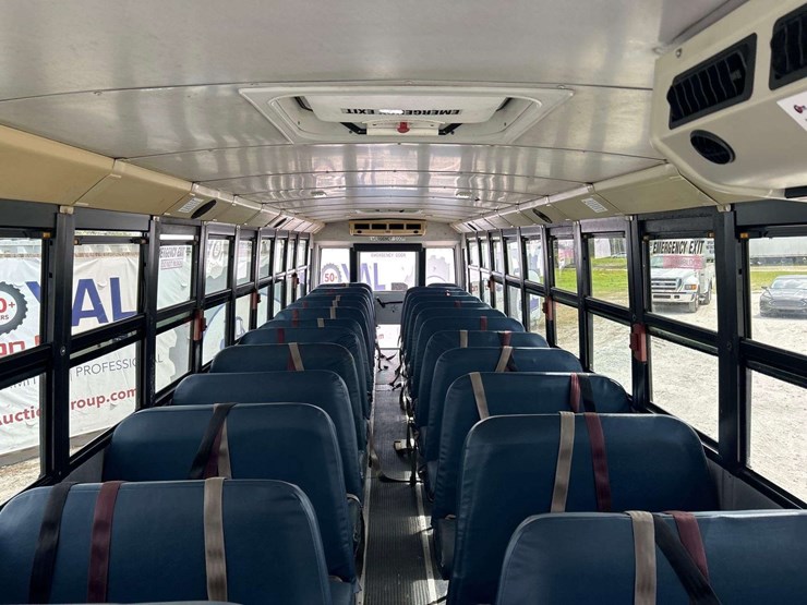 2007-freightliner-b2-image-18