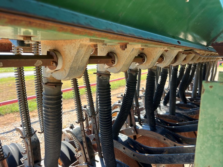 #t8082-•-great-plains-ss-24-grain-drill-image-9