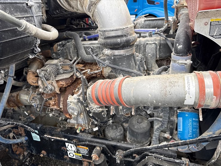 2018-peterbilt-567-image-12