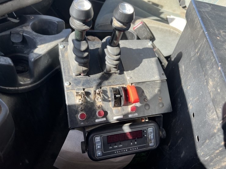 2009-international-7600-image-45