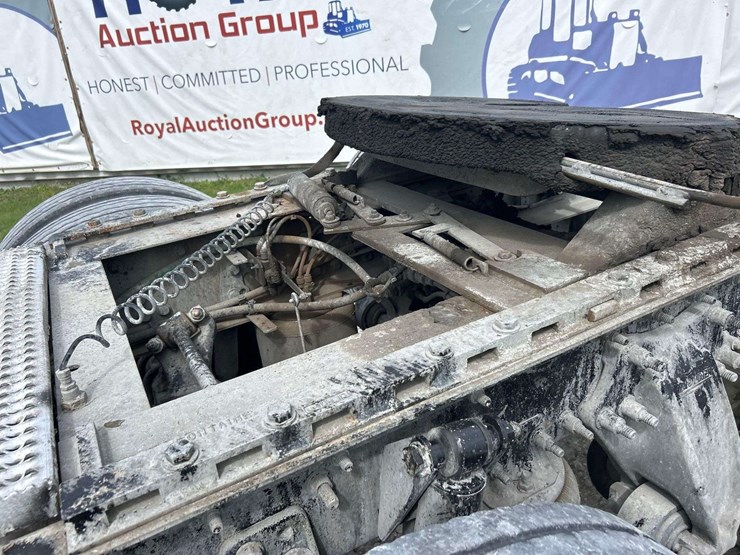 2015-freightliner-cascadia-125-image-12