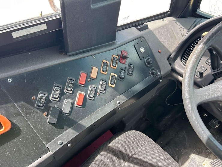 2007-freightliner-b2-image-14