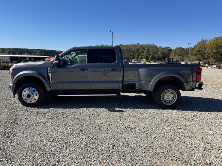 2023-ford-f450-xlt-image-2