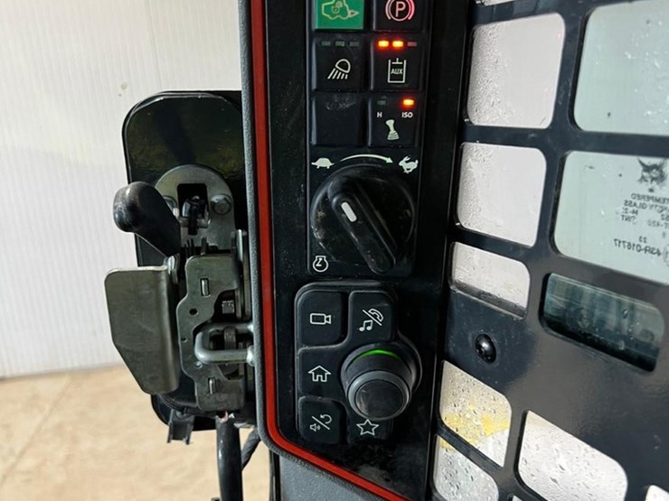 2023-bobcat-t86-image-25