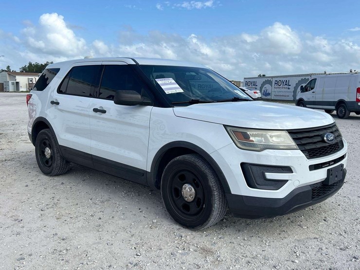 2016-ford-explorer-image-2