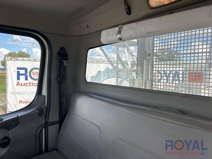 2016-freightliner-m2-106-altec-am50-50ft.-insulated-material-handling-bucket-truck-image-18