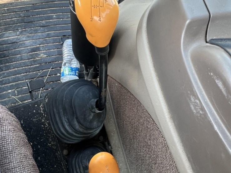 2012-john-deere-5083e-image-13