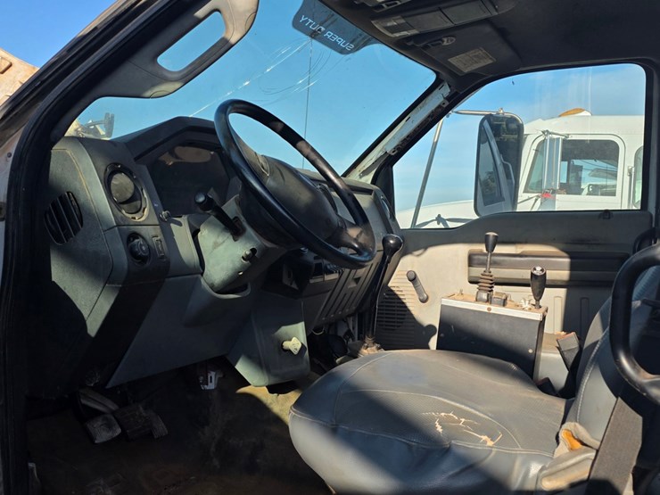 2012-ford-f750-image-3