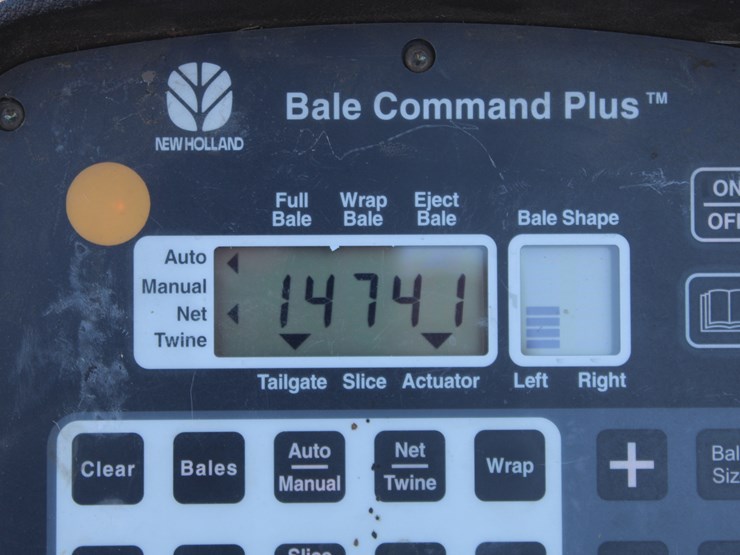 new-holland-br780-image-42