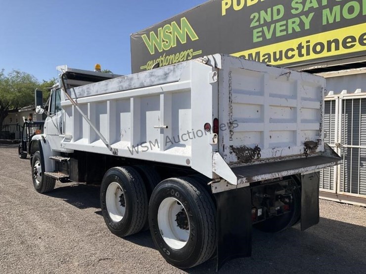 2003-freightliner-fl80-image-7