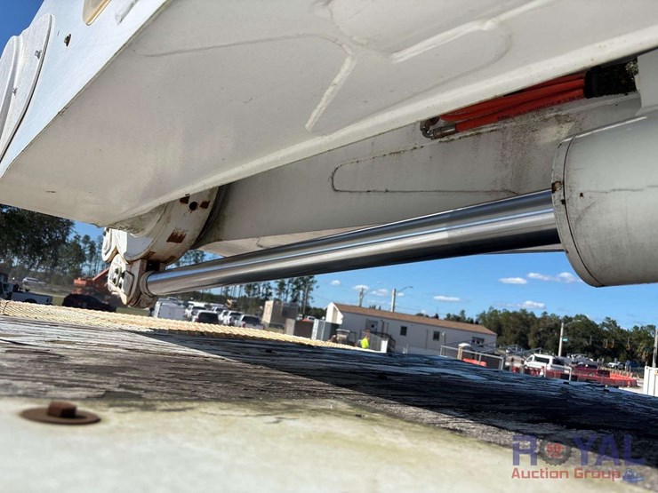 2016-freightliner-m2-106-4x4-altec-bucket-truck-image-24