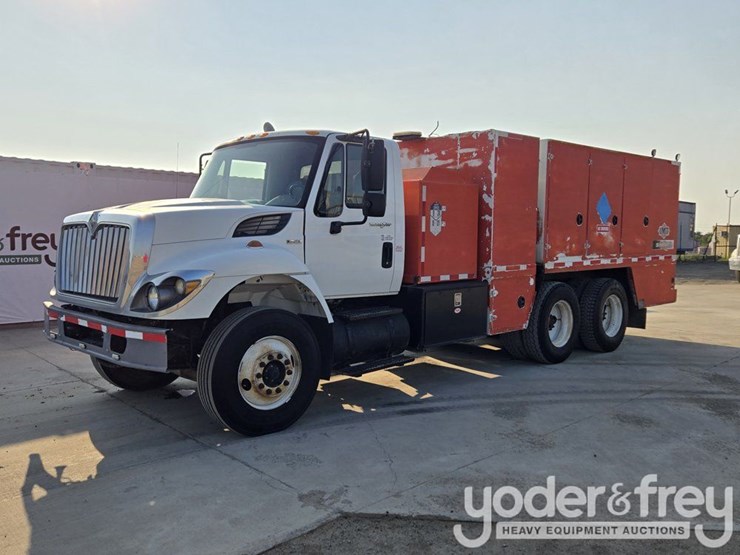 2009-international-7300-image-1