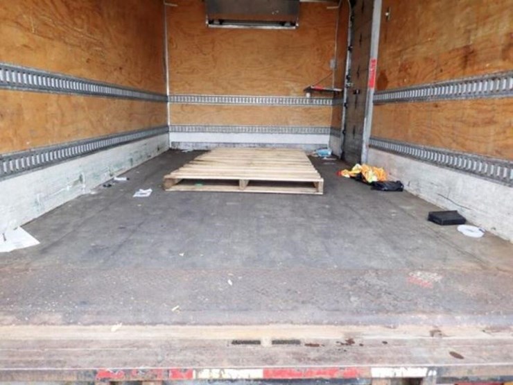 2018-isuzu-nrr-image-43