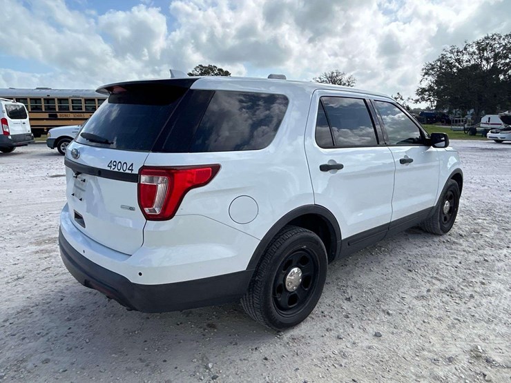 2016-ford-explorer-image-3