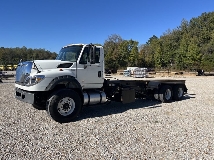 2012-international-7600-image-1