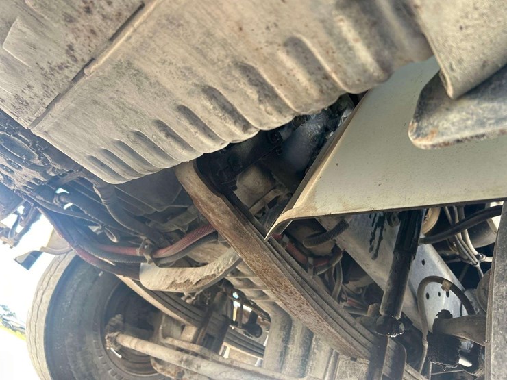 2011-freightliner-m2-112-tri-axle-dump-truck-image-18