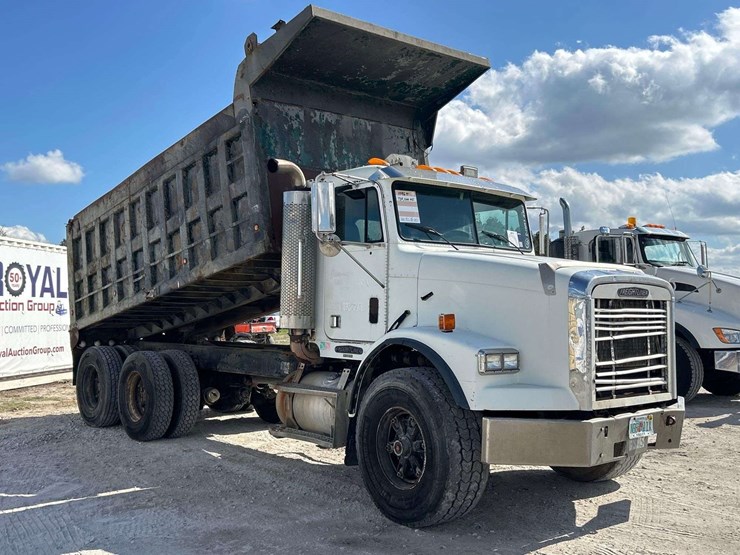 1996-freightliner-fld112sd-t/a-dump-truck-image-2