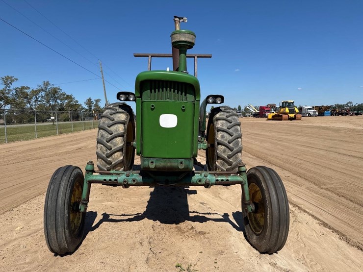 john-deere-tractor-image-3