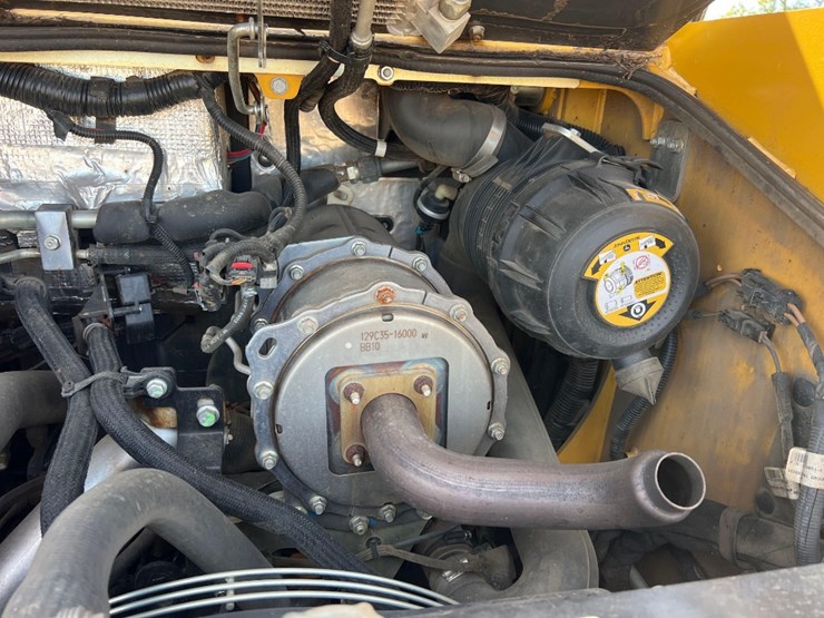 2020-deere-317g-image-20