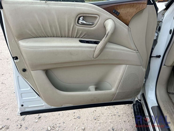 2012-infiniti-qx56-image-10