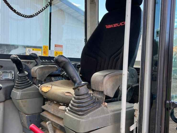 2017-takeuchi-tb260-image-26