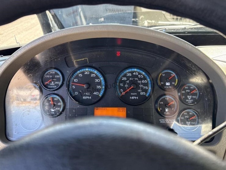 2013-international-7400-image-28