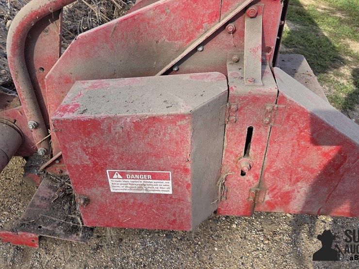 international-810-image-14