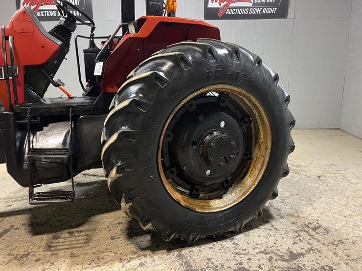 case-ih-5140-image-10